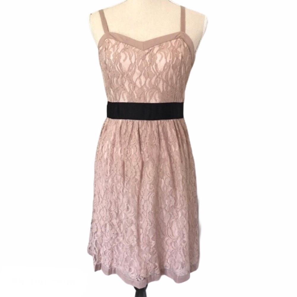 ELLE | Lace Dress